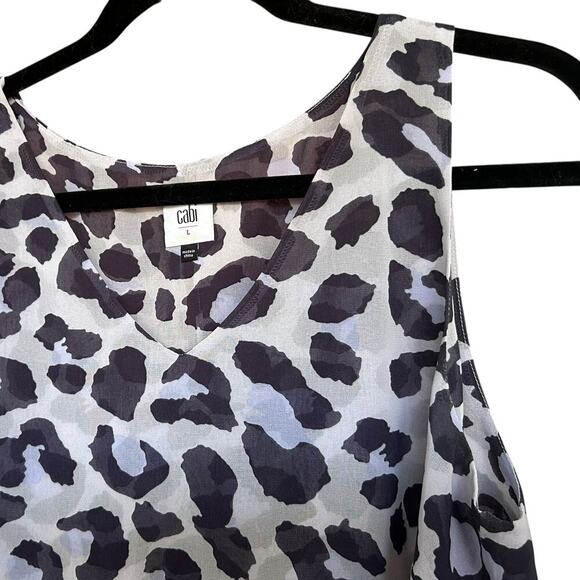 CAbi Women's Blue Leopard Print Sleeveless Blouse Size Large - Picture 3 of 5